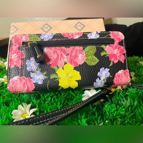 Flowering Wallet - Picture 2 of 2